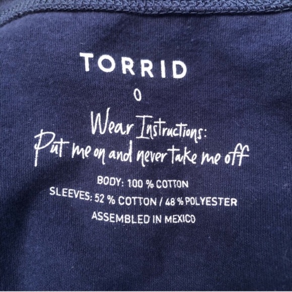 Torrid Women’s Size 0 Raglan top Navy blue with Gray Sleeves Excellent Condition - Picture 8 of 8